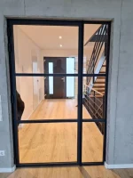 Lofttür mit Seitenteil im Flur